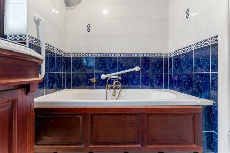 Margaret Road - Bathroom (2)