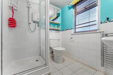 Margaret Road - Shower room