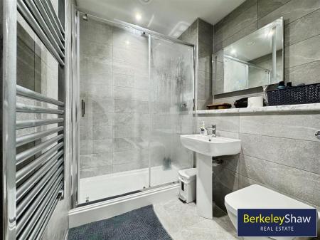 En-suite shower