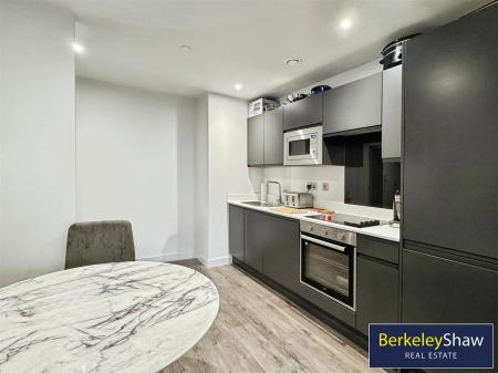 Kitchen diner/living area (2)