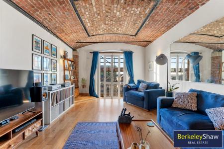 Living room/dining area (2)