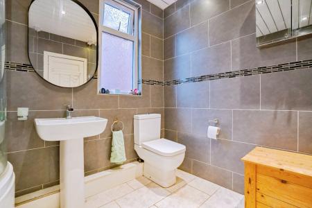 Bathroom - 1st Floor