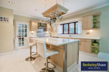 e70e2385-2 2C 20Briarwood 20Liverpool 2C 20L23 208