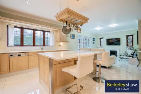 2c585a52-2 2C 20Briarwood 20Liverpool 2C 20L23 208