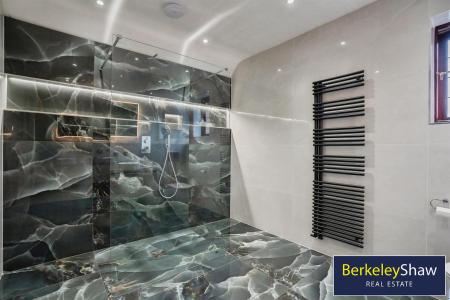Ensuite Bed 1