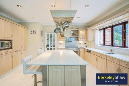 26abc783-2 2C 20Briarwood 20Liverpool 2C 20L23 208