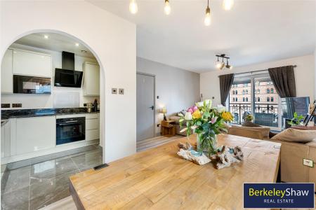 Living/dining room (2)