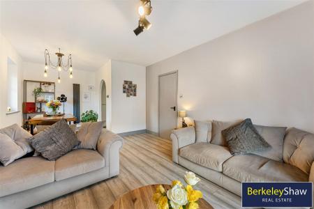 Living/dining room (3)