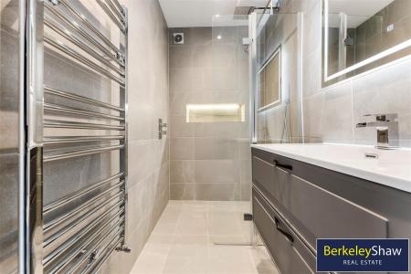 Ensuite to Bedroom 2