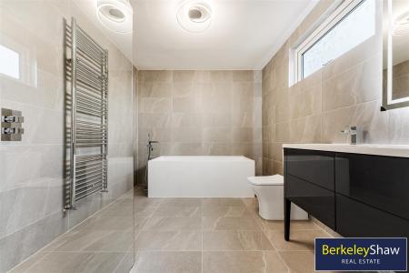 Ensuite to Bedroom 1