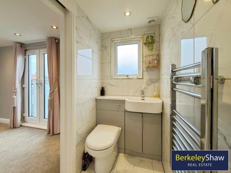 Ensuite to Bedroom 1