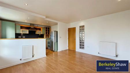 Kitchen diner/living area (2)