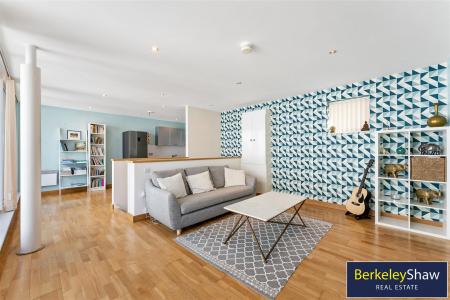 Kitchen diner/living area (2)