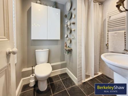 Ensuite to Bedroom 2