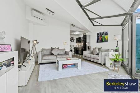 Living/dining area (3)