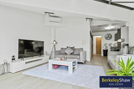 Living/dining area (4)