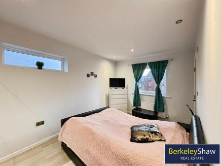Bedroom 1 (Master)