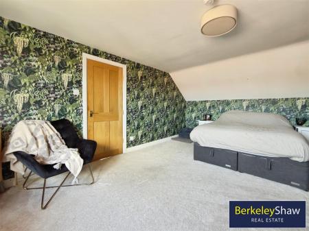 Bedroom 4 (2nd Floor)