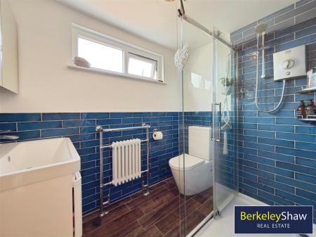 Shower Room (2nd Floor)