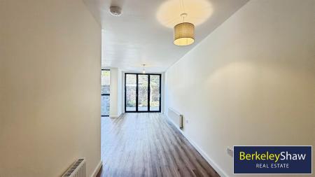 Kitchen diner/living area (4)