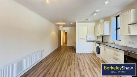 Kitchen diner/living area (3)