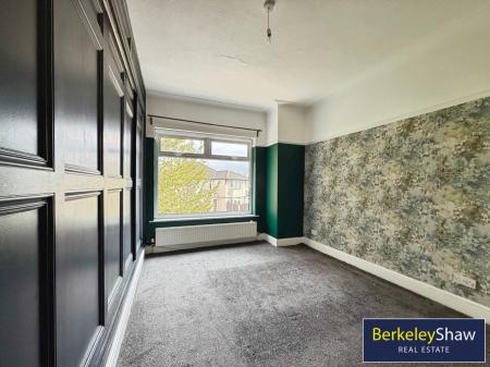 Bedroom 1 (Front/Master)