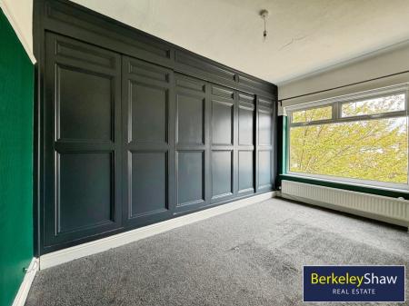Bedroom 1 (Front/Master)