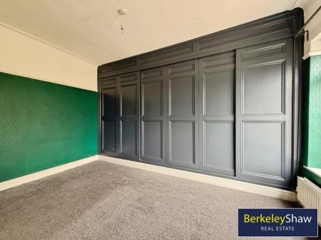 Bedroom 1 (Front/Master)