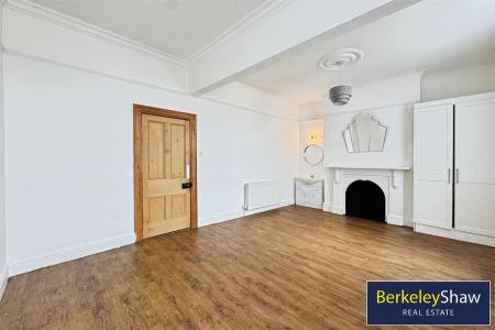 Bedroom 1 (2)