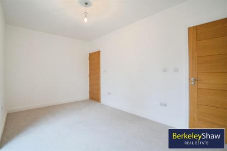 Master bedroom (2)