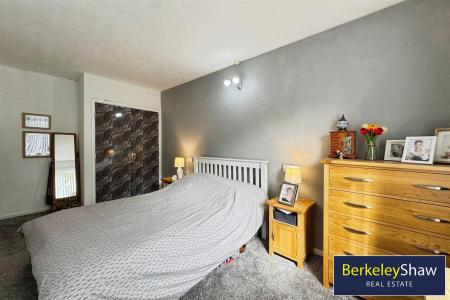 Bedroom 1 (2)