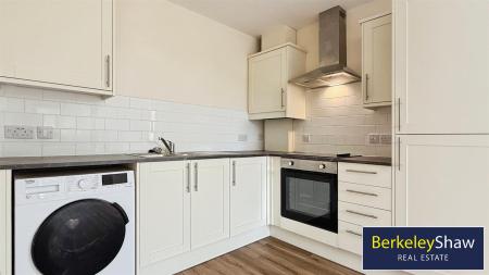 Open plan kitchen diner/living area (3)