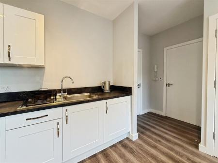 Lounge/Dining Space