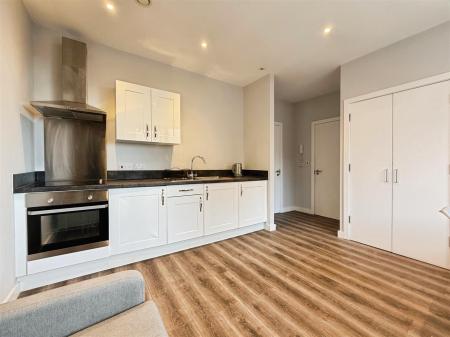 Lounge/Dining Space