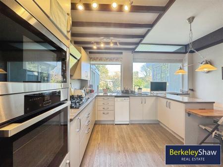 Kitchen diner (2)