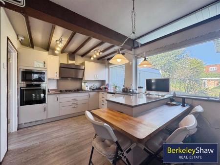 Kitchen dinmer