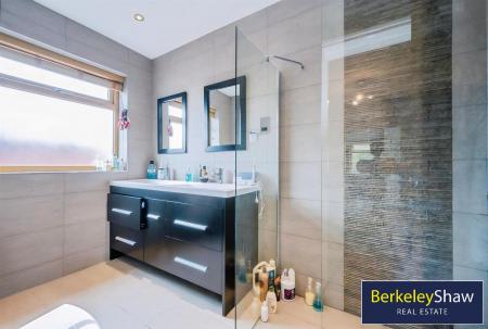 Bedroom 1 En-suite