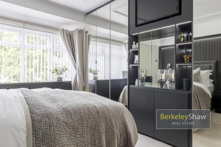 Bedroom 1 (2)