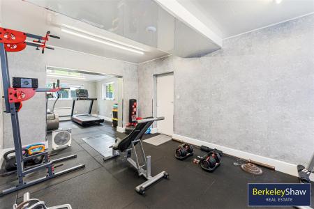 Garage/Gym