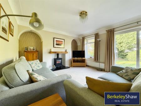 Lounge/ Dining Room