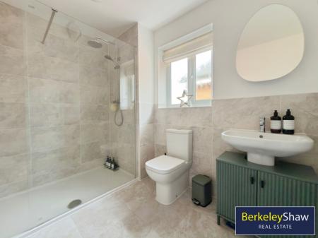 Ensuite Bedroom 1
