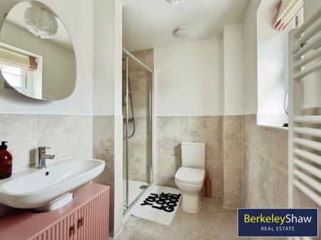 Ensuite Bedroom 2