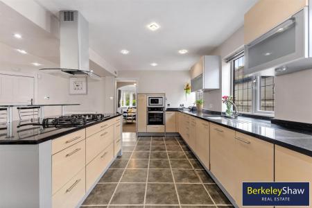 Kitchen/Dining