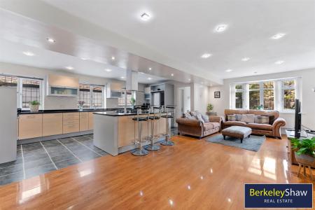 Kitchen/Dining