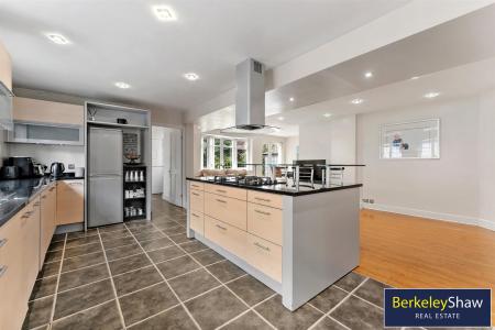 Kitchen/Dining