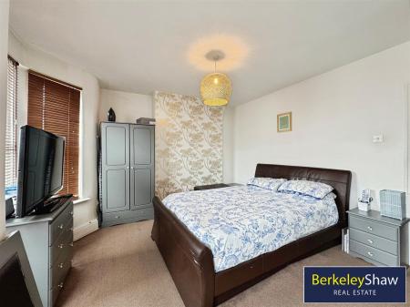 Bedroom 1 (2)