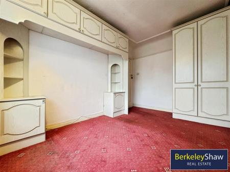 Bedroom 1 (2)