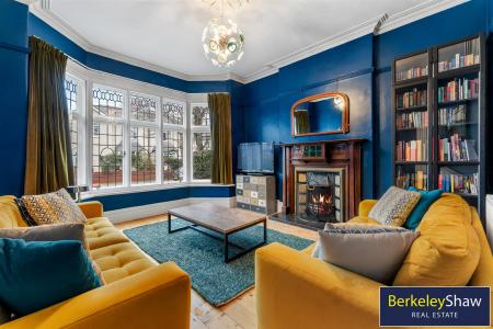 47 CORONATION DRIVE -1.jpg