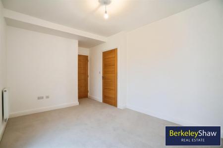 Master bedroom (2)