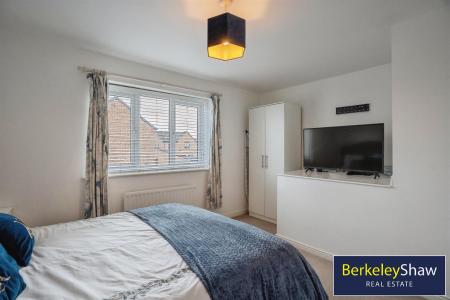 Bedroom 1 (2)